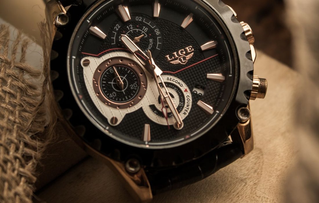 Chronograph watch with stopwatch subdials on leather strap